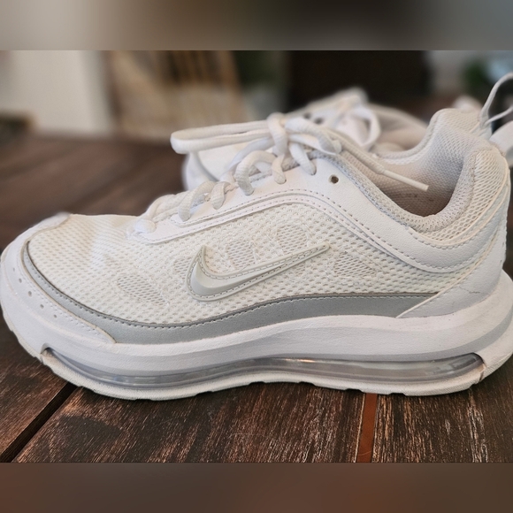 Women's Nike Air Max - Picture 3 of 10